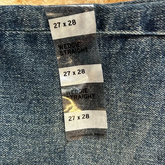 Levi's Blue Wedgie Straight Leg Jeans with Modern Distressed Style - Picture 2 of 6